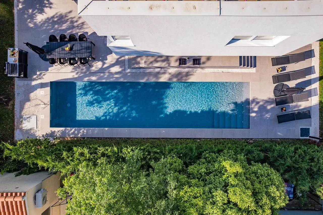 Villa Aida - 4 Bedroom Luxury Villa With Large Private Pool 4K Projector And Jacuzzi プーラ