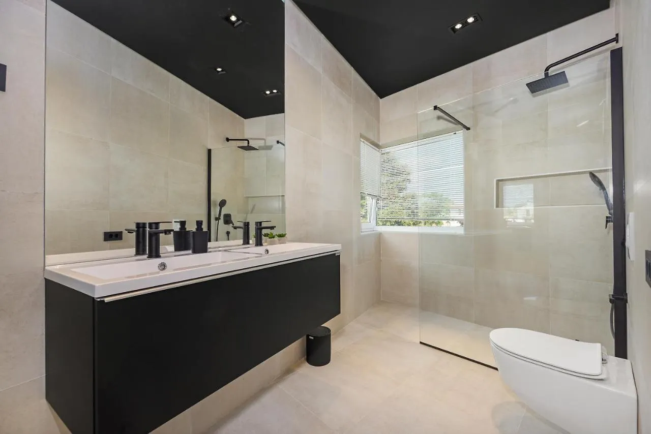 Villa Aida - 4 Bedroom Luxury Villa With Large Private Pool 4K Projector And Jacuzzi プーラ
