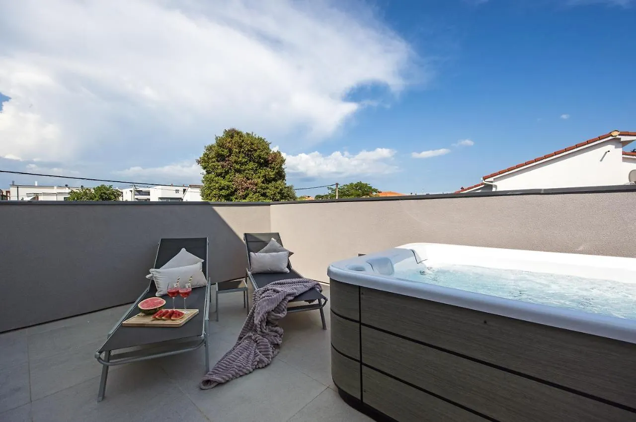 Villa Aida - 4 Bedroom Luxury Villa With Large Private Pool 4K Projector And Jacuzzi プーラ